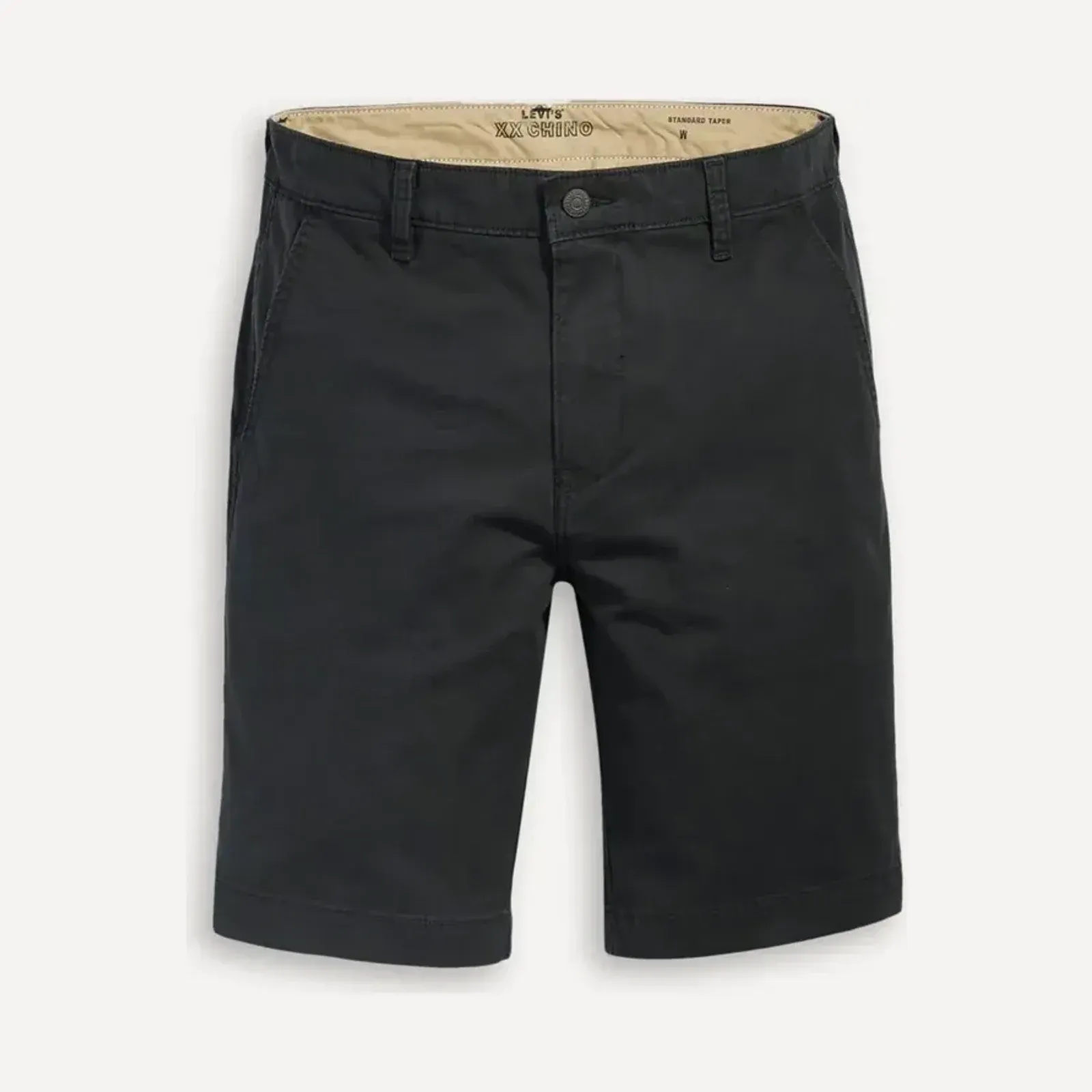 Czarno-grafitowe (głęboko grafitowe) szorty chinosy Levi's XX Chino Standard Taper ze stretchowej bawełny, płaski front, krój do kolana — ujęcie produktowe (sam produkt, bez modela).