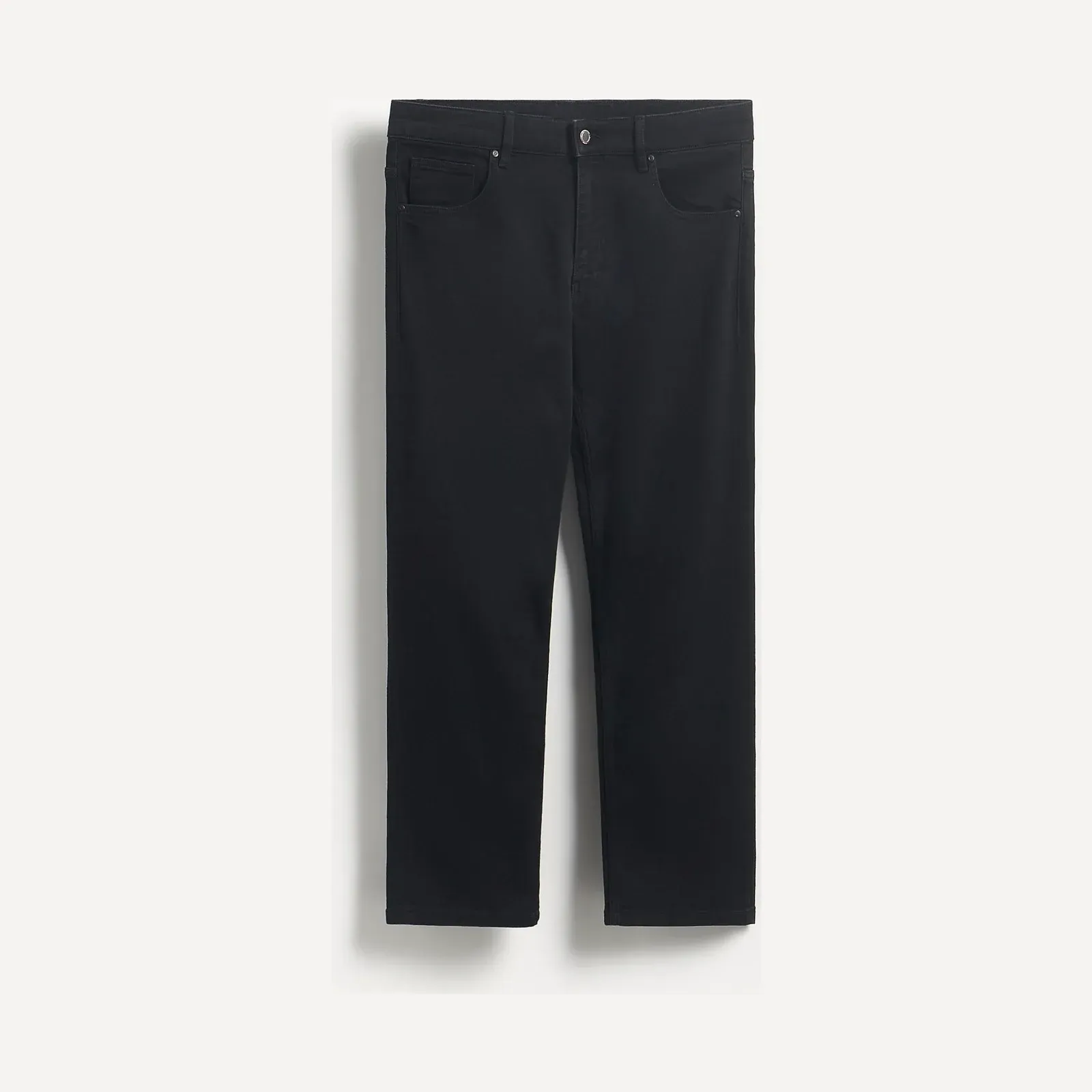 Czarne męskie jeansy o prostym kroju (straight fit) Reserved, ujęcie produktowe.